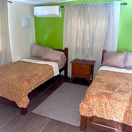 Centrally Located, Private, 1 Bedroom Apartment. ウィレムスタッド エクステリア 写真