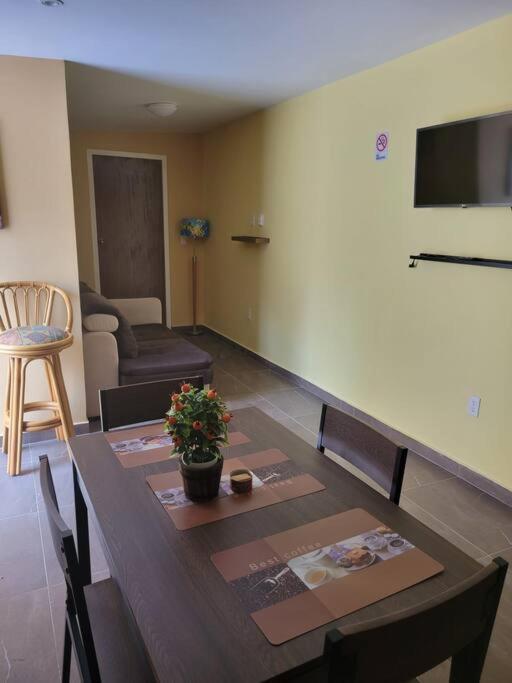 Centrally Located, Private, 1 Bedroom Apartment. ウィレムスタッド エクステリア 写真